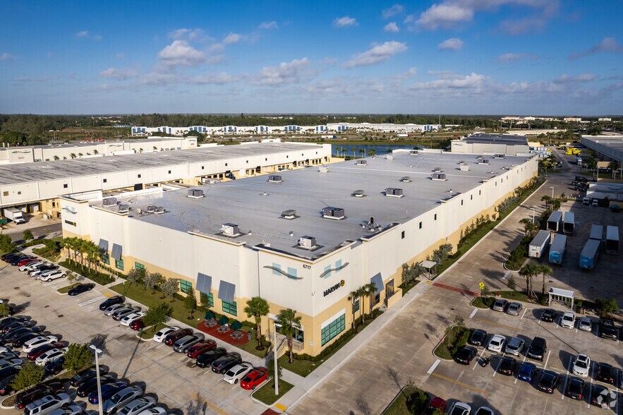 More Photos Of 6717 Belvedere Rd, West Palm Beach Distribution For Lease