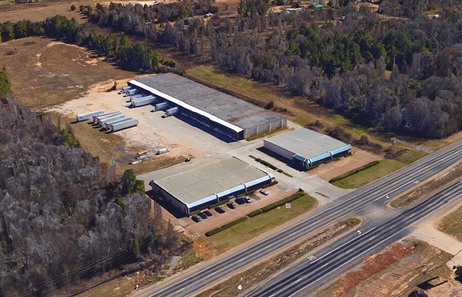 More Photos Of 1001-1017 N Northeast Loop 323, Tyler Showroom For Lease