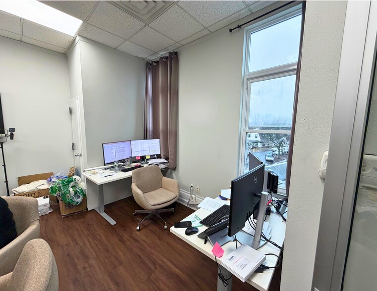 More Photos Of 4018 Bell Blvd, Bayside Office For Lease