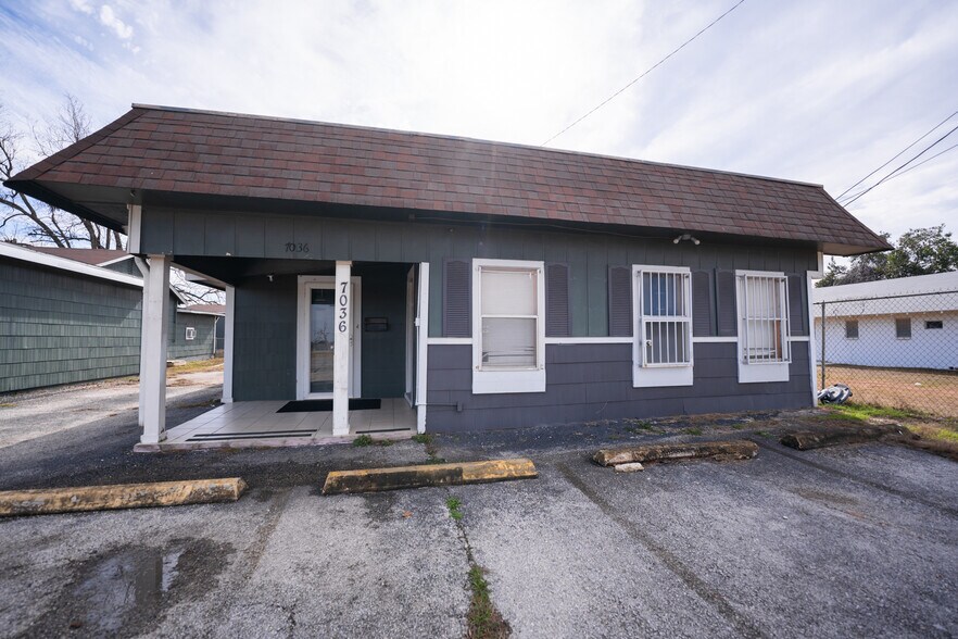 More Photos Of 7050 US Highway 87, San Antonio Freestanding For Sale