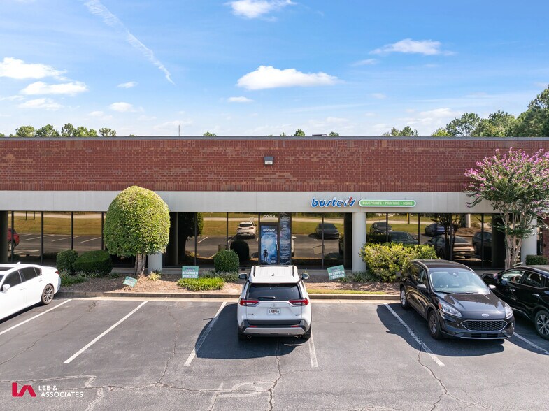 More Photos Of 5020-5072 Clark Howell Hwy, College Park Showroom For Lease
