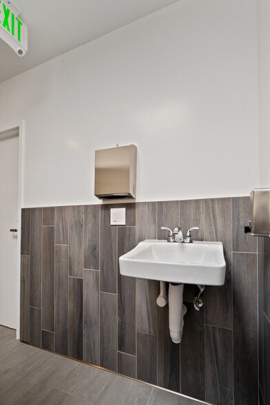 More Photos Of 2575 Flores St, San Mateo Office For Lease