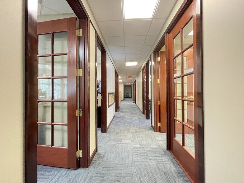 More Photos Of 4965 NW 8th Ave, Gainesville Office For Lease