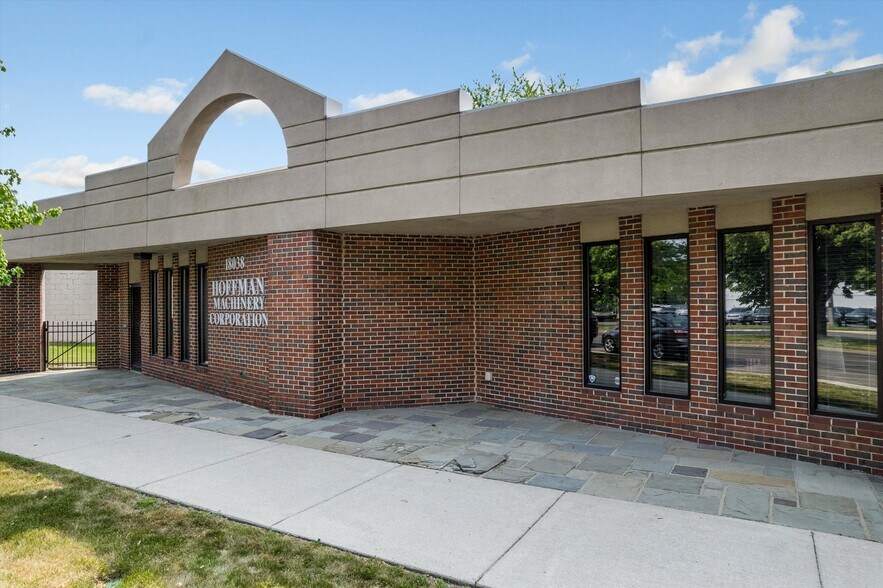 More Photos Of 18038 Mack Ave, Grosse Pointe Medical For Sale