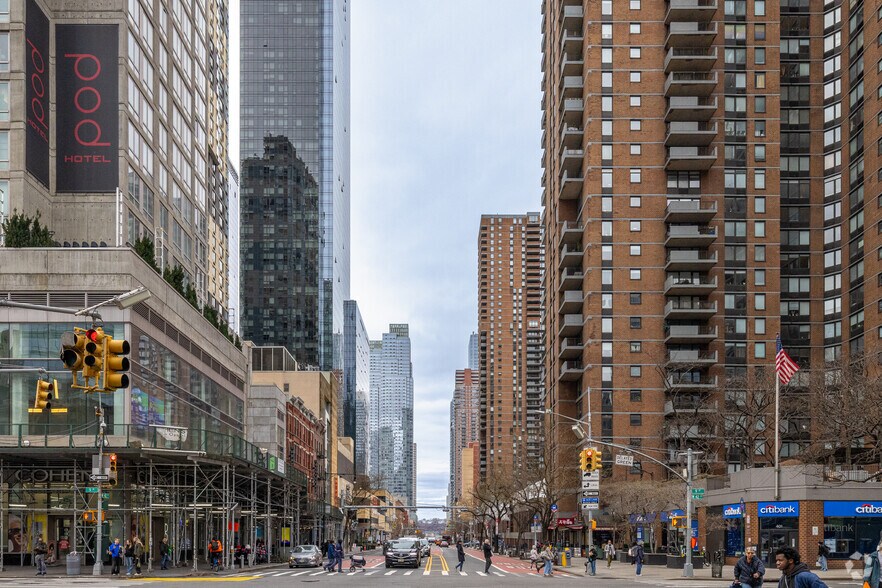 More Photos Of 400 W 42nd St, New York Hotel For Lease