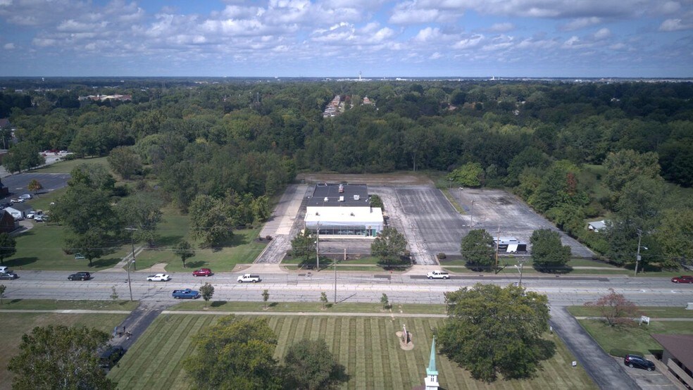 More Photos Of 7168 Pearl Rd, Middleburg Heights Freestanding For Sale