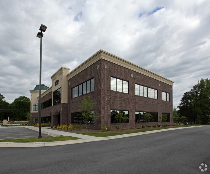 More Photos Of 1400 Eastchester Dr, High Point Office For Lease