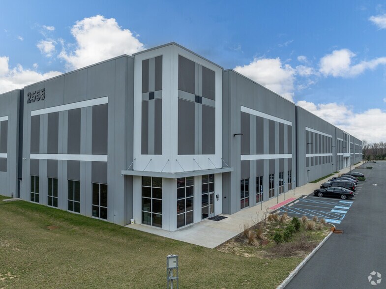 More Photos Of 2555 Kuser Rd, Hamilton Warehouse For Lease