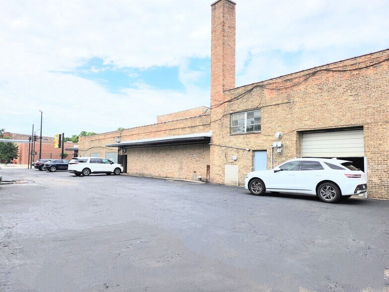 More Photos Of 4948 W Madison St, Chicago Storefront For Sale