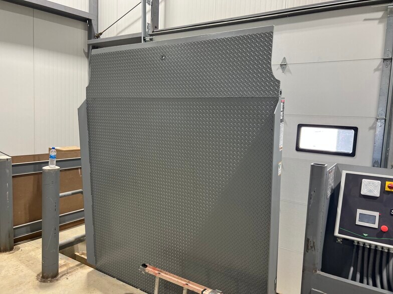 More Photos Of 2331 S 30th St, Lafayette Manufacturing For Sale