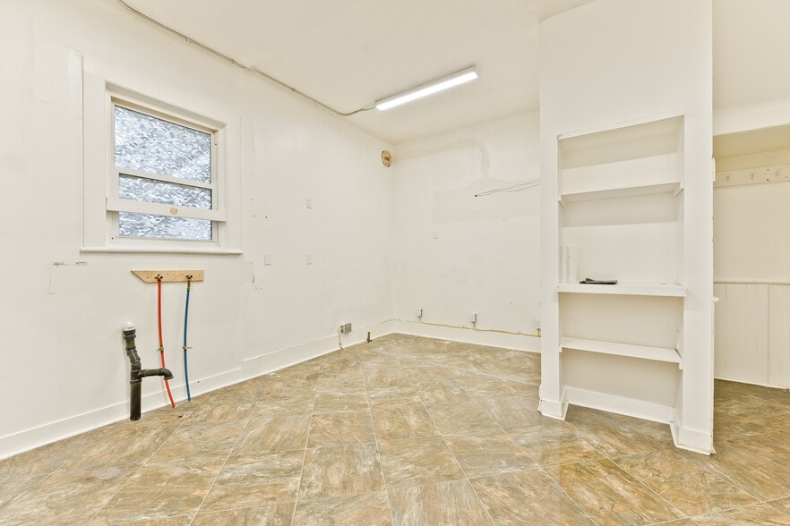 More Photos Of 127 Rue Queen, Sherbrooke Office Residential For Sale