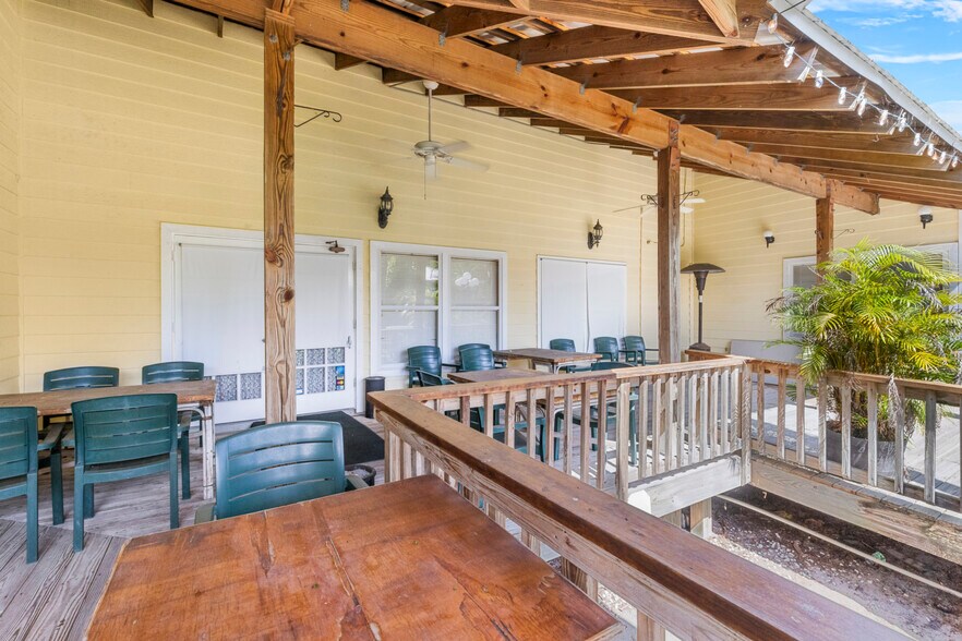 More Photos Of 3200 NE Maple Ave, Jensen Beach Restaurant For Lease