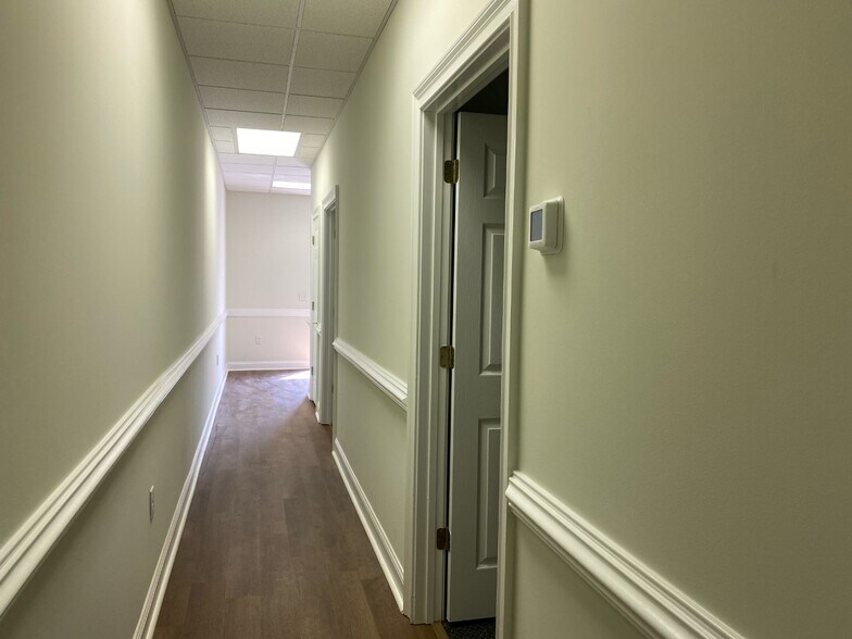 More Photos Of 807 S Laurel St, Springfield Medical For Lease