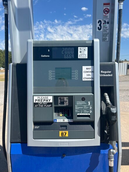 More Photos Of 600 E Main St, Geronimo Convenience Store For Sale