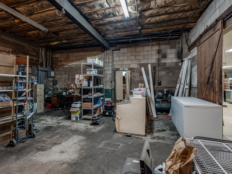 More Photos Of 200 N Broadway Ave, Geary Convenience Store For Sale