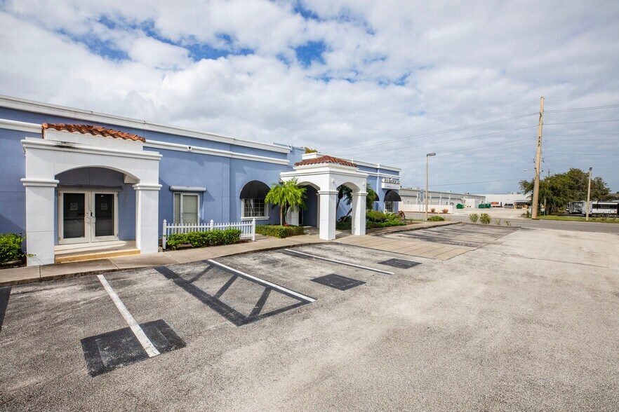 More Photos Of 27 E Hibiscus Blvd, Melbourne Medical For Sale