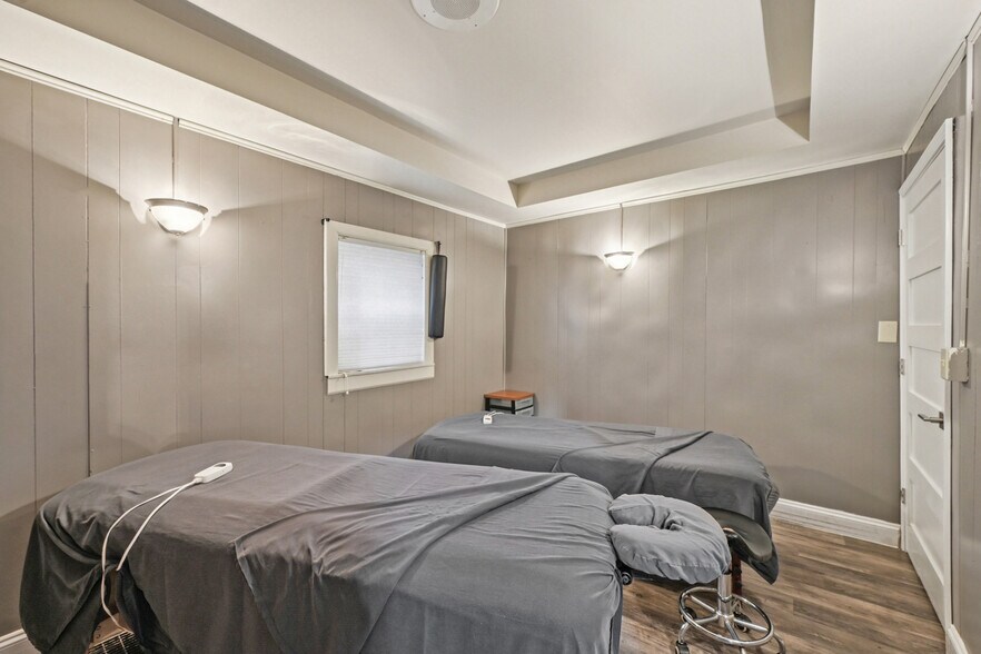 More Photos Of 56 N Franklin St, Delaware Freestanding For Sale