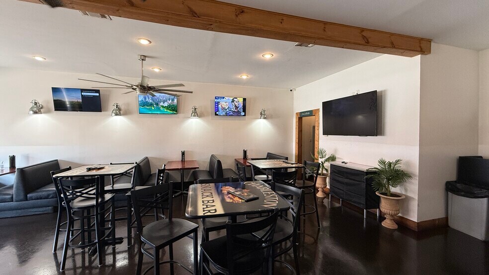 More Photos Of 120 Main St, Charleston Restaurant For Lease