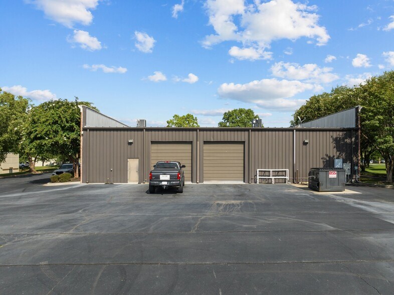 More Photos Of 147 Cedar Pointe Dr, Mooresville Research And Development For Lease