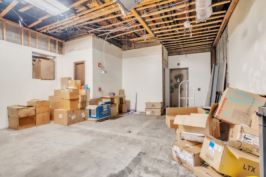 More Photos Of 1450 Pa-51, Clairton Office For Lease