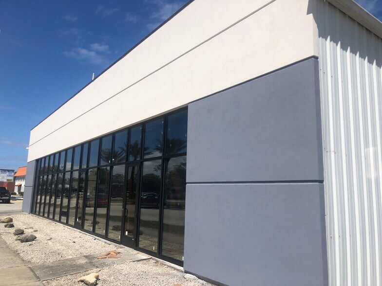 More Photos Of 1609 Ridgewood Ave, Holly Hill Freestanding For Sale