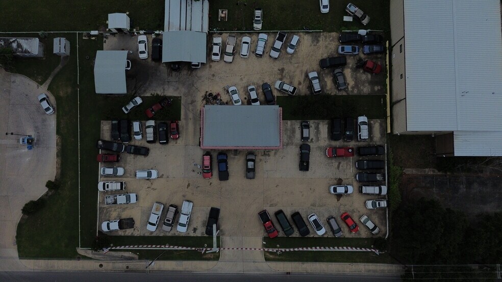 More Photos Of 5919 E Ben White Blvd, Austin Auto Dealership For Sale