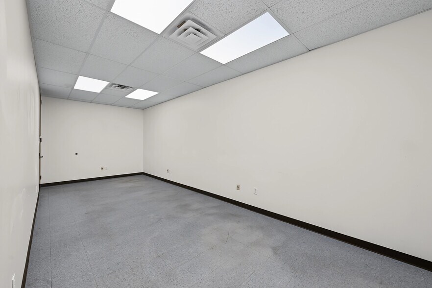 More Photos Of 10845 Strang Rd, La Porte Warehouse For Lease