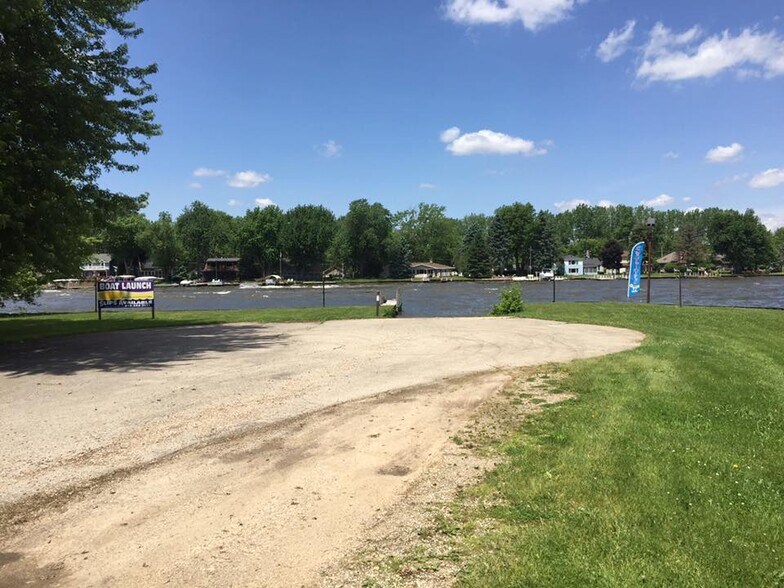 More Photos Of 3309 N Chapel Hill Road, Johnsburg Hotel For Sale