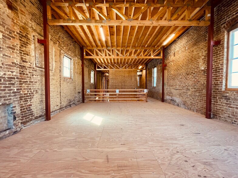 More Photos Of 109 Main Street, Columbiana Office For Lease