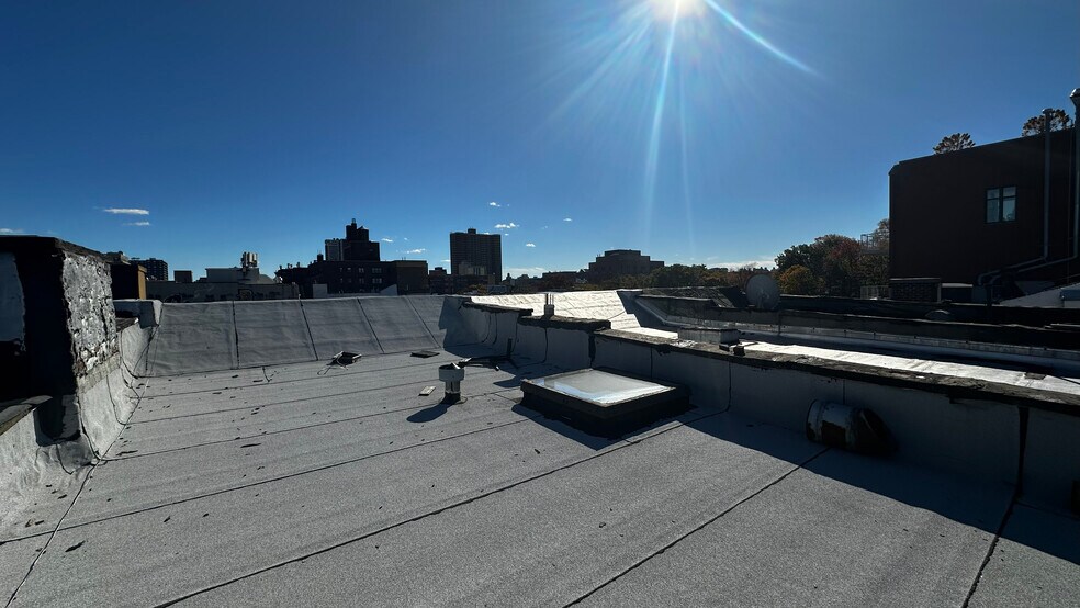 More Photos Of 2014 Fifth Ave, New York Office For Sale