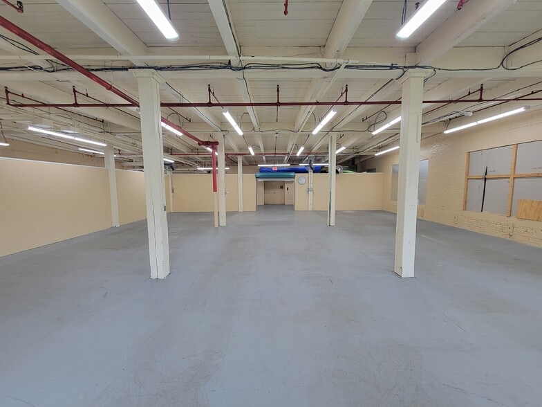 More Photos Of 100 Pleasant St, Dracut Self Storage For Lease