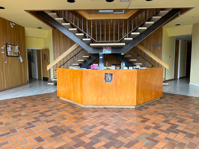 More Photos Of 1515 Aurora Dr, San Leandro Office For Lease