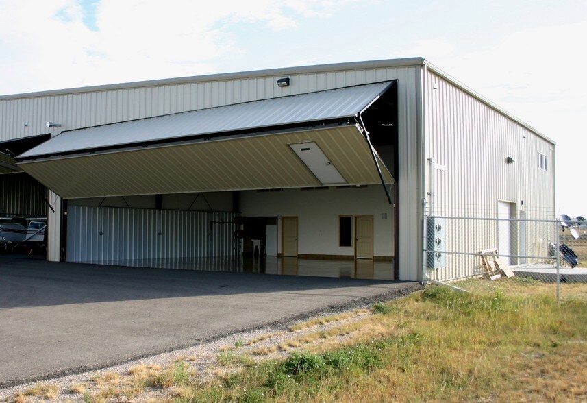 More Photos Of 5293-5297 Gulf Stream Ct, Loveland Airplane Hangar For Sale