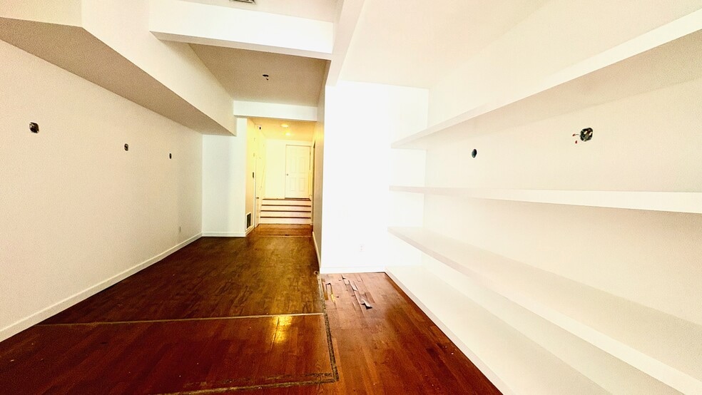More Photos Of 317 Warren St, Hudson Storefront Retail Residential For Lease