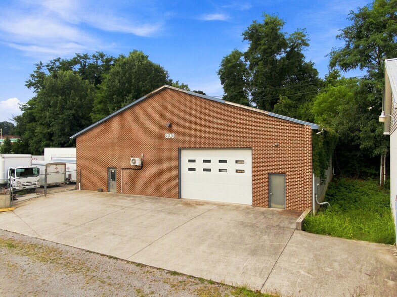 More Photos Of 890 Roanoke St, Christiansburg Warehouse For Lease