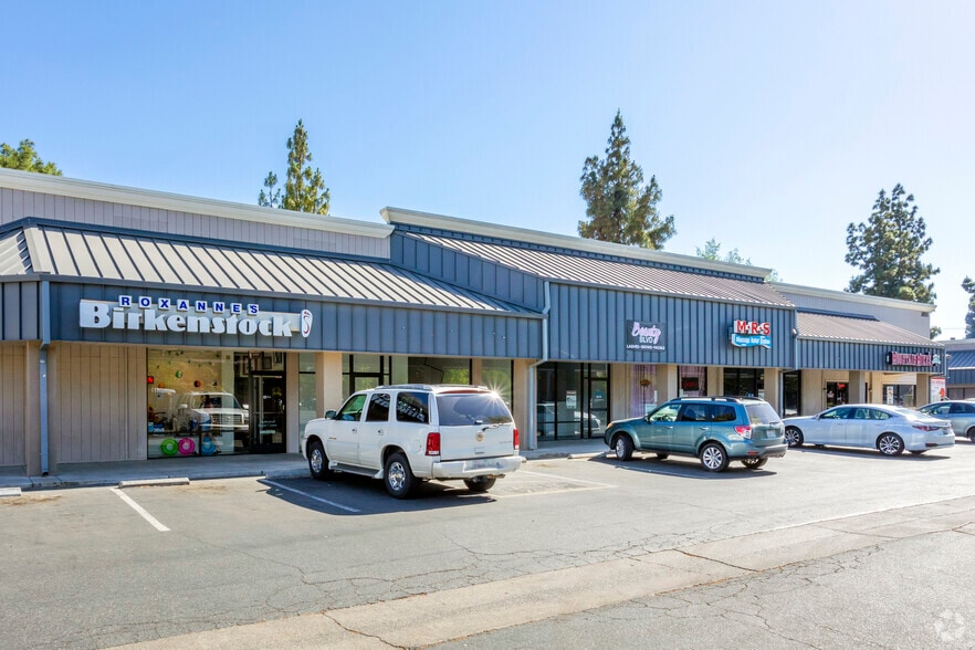 More Photos Of 1055 E Herndon Ave, Fresno Unknown For Lease