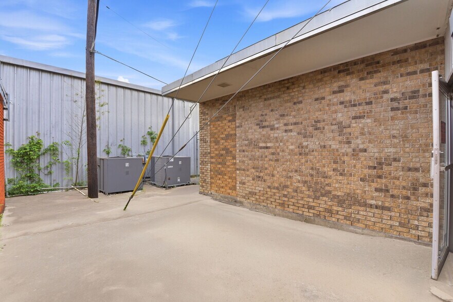 More Photos Of 13026 Rosecrest Dr, Houston Office For Lease