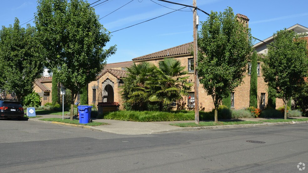 More Photos Of 210 NW 17th Ave, Portland Office For Lease