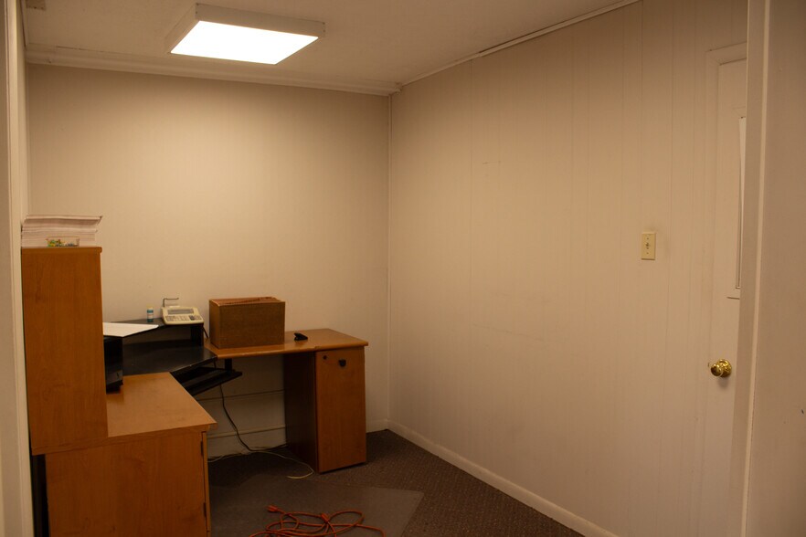 More Photos Of 645 Bellefontaine Ave, Marion Light Distribution For Sale
