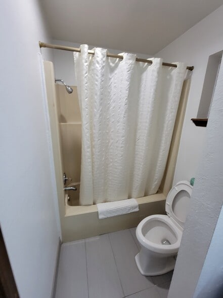More Photos Of 3130 S Van Buren St, Enid Hotel For Sale