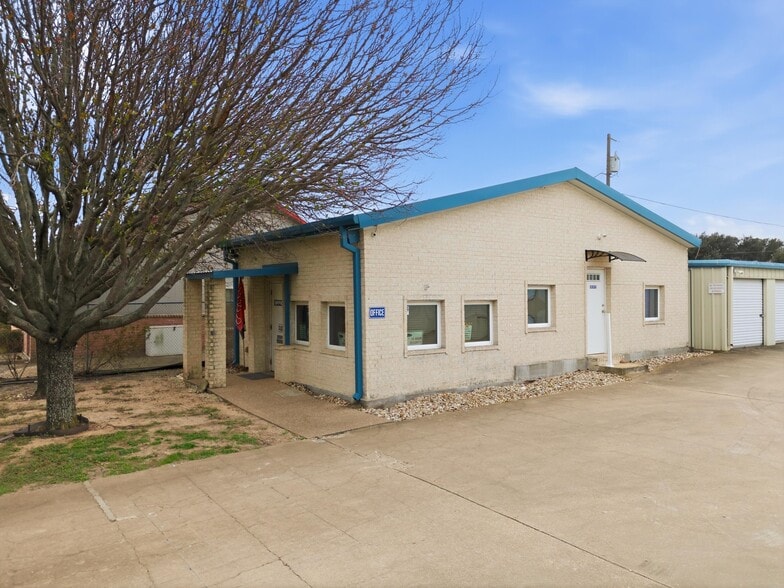More Photos Of 310 Frontage rd, Lorena Self Storage For Sale