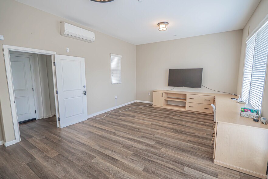 More Photos Of 26266 Prima Way, Santa Clarita Specialty For Lease