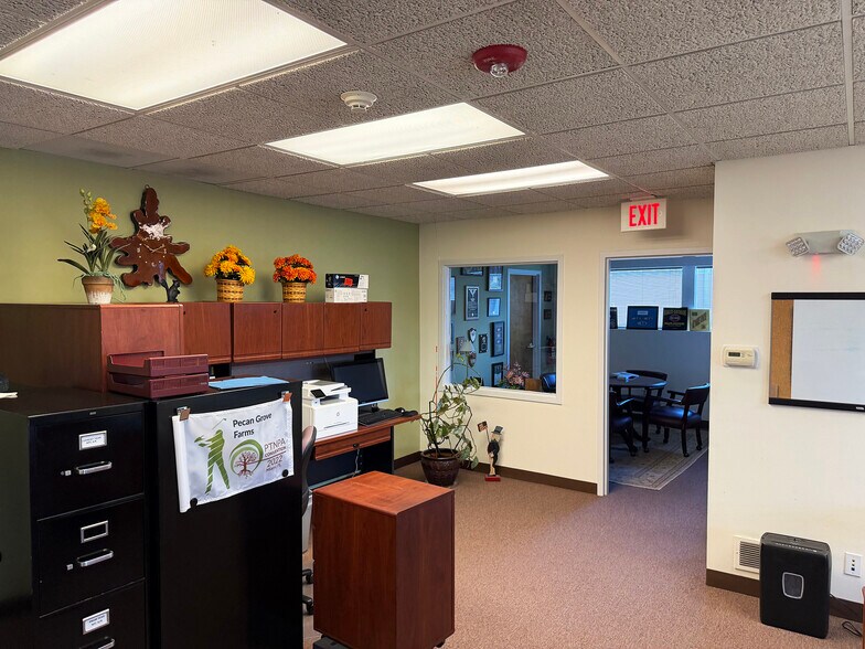 More Photos Of 1505-1545 Paramount Pky, Batavia Warehouse For Lease