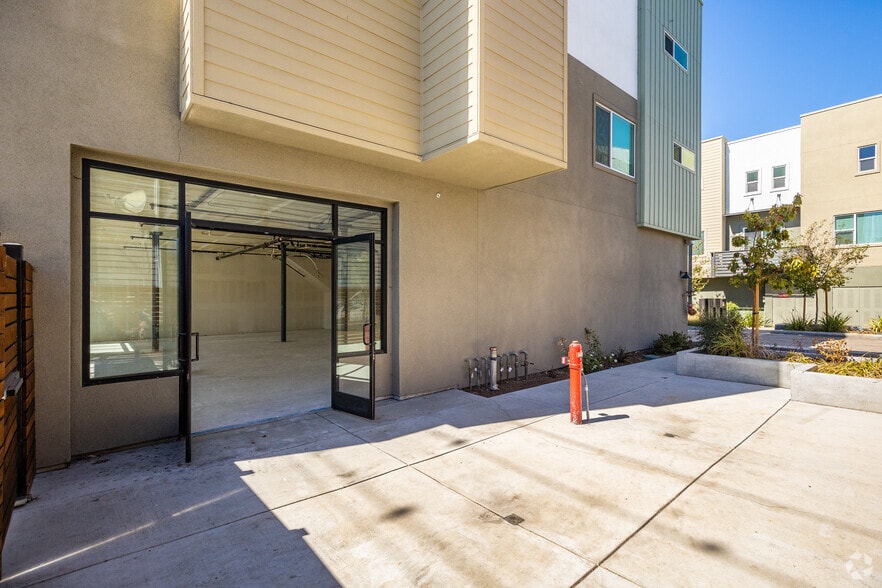 More Photos Of 2315 Market St, Oakland Storefront Retail Office For Lease