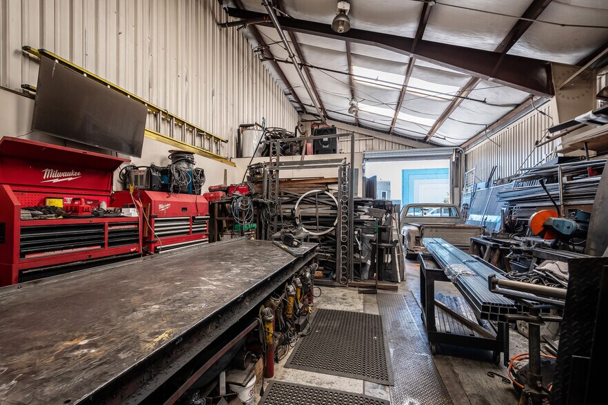 More Photos Of 1176-1180 Shafter Ave, San Francisco Manufacturing For Sale