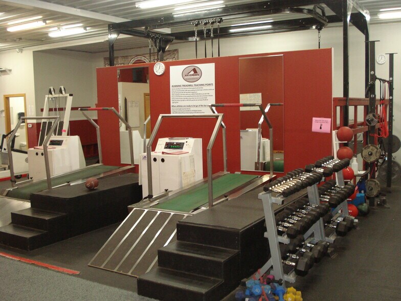 More Photos Of 1830 Webster St, Hudson Freestanding For Lease