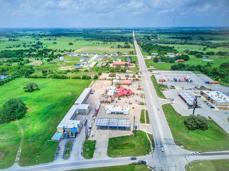 More Photos Of 708 N US Hwy 77, Schulenburg Service Station For Sale