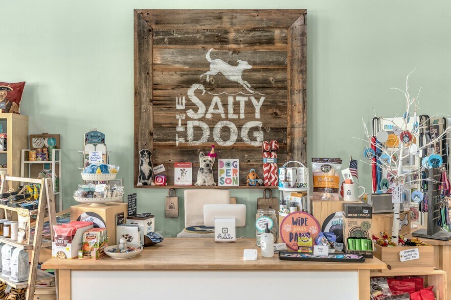 More Photos Of 215 Meriweather St #2, Pacific Beach Storefront For Sale