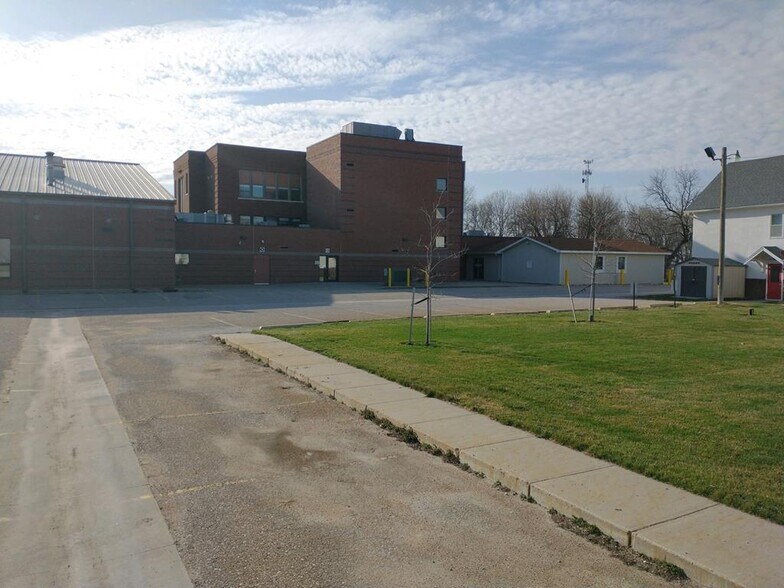 More Photos Of 1007 Cady St, Chapman Schools For Sale