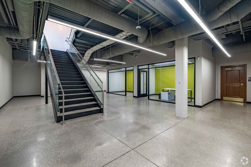 More Photos Of 701 E Douglas Ave, Wichita Office For Lease